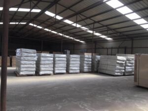 Kho giường sắt trước khi xuất sang lắp đặt cho khách